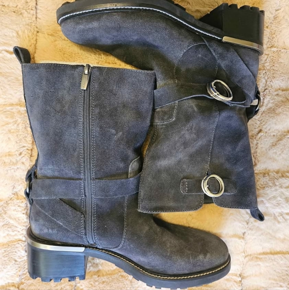 Stylish Women's Gray Suede Boots
